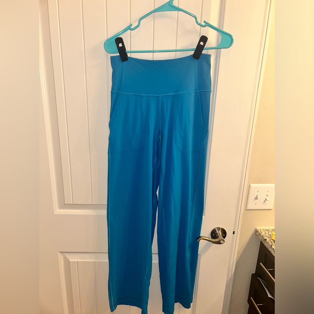 COPY - really cute teal wide leg leggings with pockets!!